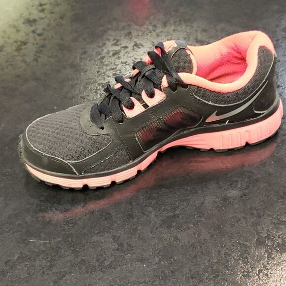 Nike shoes  - Picture 2 of 3